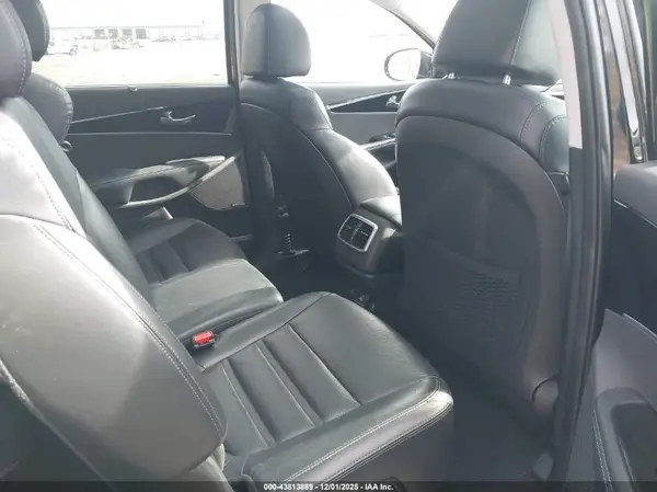 5XYPKDA54KG500685 2019 KIA SORENTO - Image 8