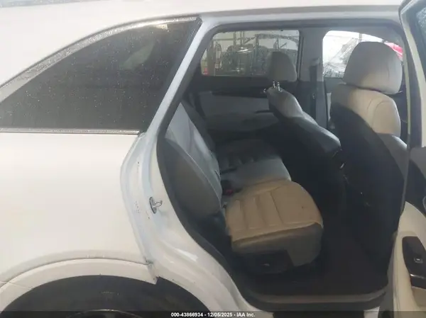 5XYPKDA55HG254559 2017 KIA SORENTO - Image 8