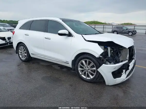 5XYPKDA55JG364422 2018 KIA SORENTO - Image 1