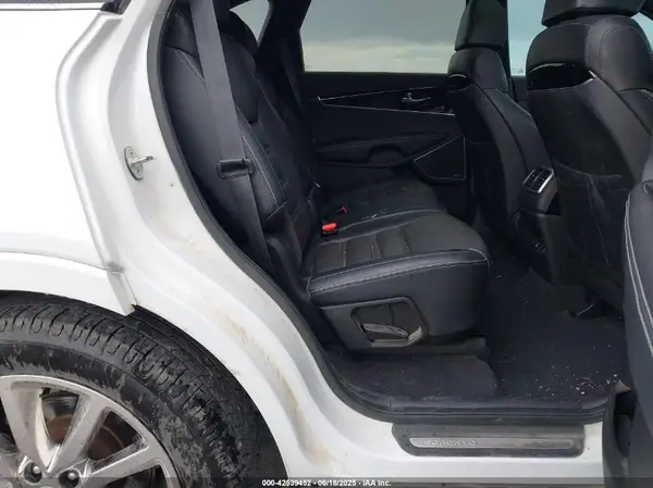 5XYPKDA55JG364422 2018 KIA SORENTO - Image 8