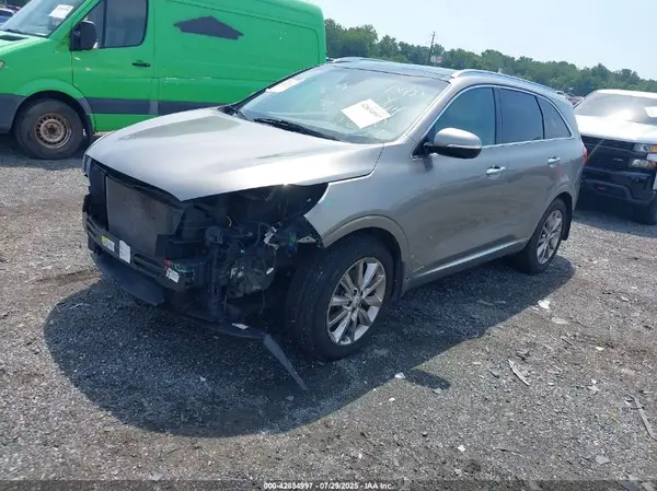 5XYPKDA55JG373878 2018 KIA SORENTO - Image 2