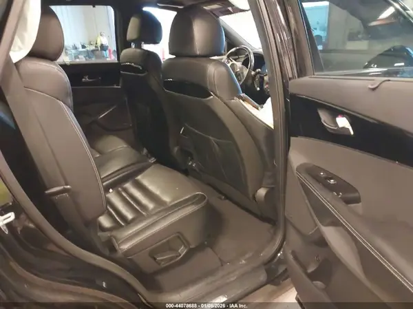 5XYPKDA55JG388073 2018 KIA SORENTO - Image 8