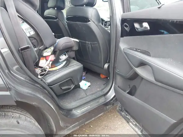 5XYPKDA56GG097851 2016 KIA SORENTO - Image 8