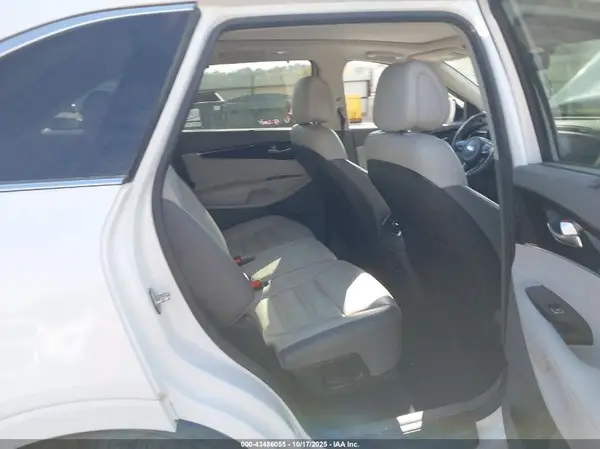 5XYPKDA56GG108301 2016 KIA SORENTO - Image 8