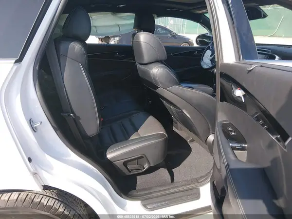 5XYPKDA56HG231856 2017 KIA SORENTO - Image 8