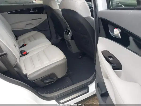 5XYPKDA56HG310105 2017 KIA SORENTO - Image 8