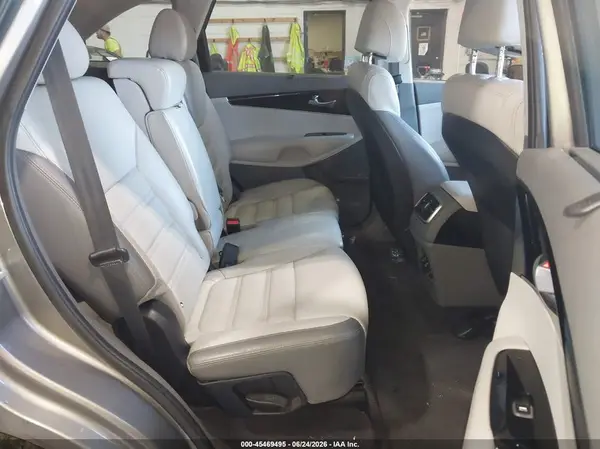 5XYPKDA56HG321508 2017 KIA SORENTO - Image 8