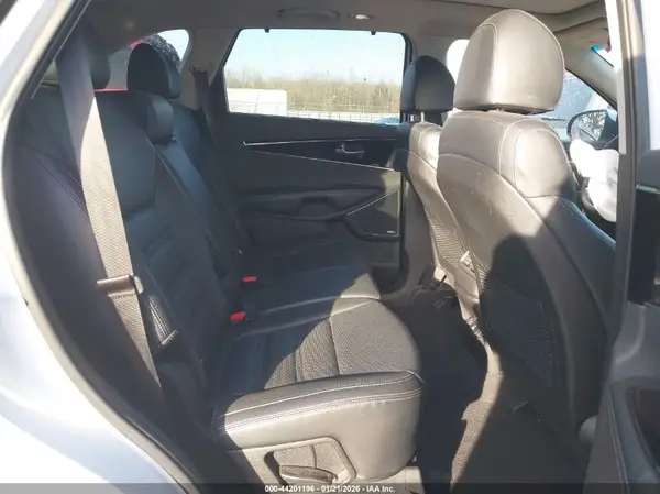 5XYPKDA56JG401669 2018 KIA SORENTO - Image 8