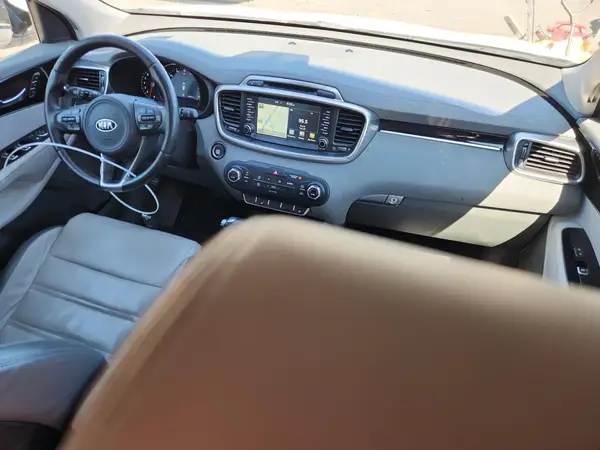 5XYPKDA57GG085076 2017 KIA SORENTO - Image 8