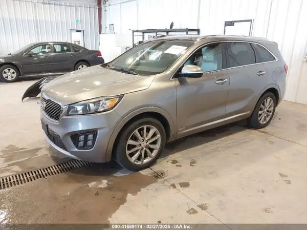 5XYPKDA57GG098233 2016 KIA SORENTO - Image 2