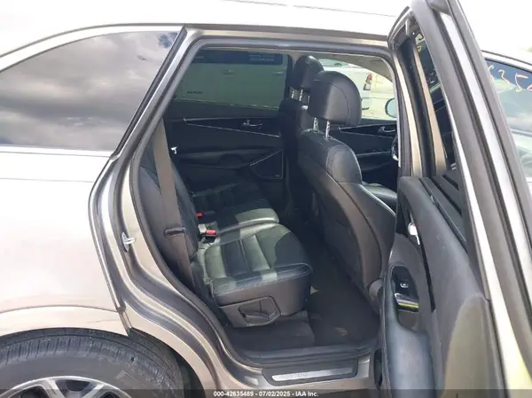 5XYPKDA57HG199256 2017 KIA SORENTO - Image 8