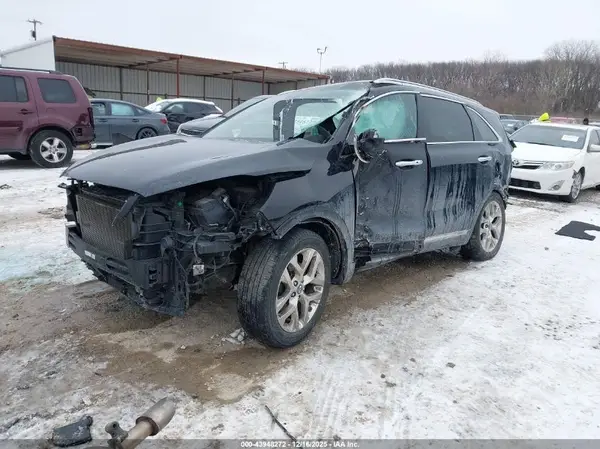 5XYPKDA57KG446069 2019 KIA SORENTO - Image 2