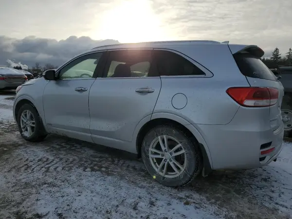 5XYPKDA59GG011447 2016 KIA SORENTO - Image 2