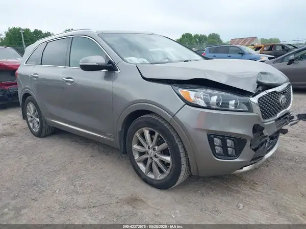 5XYPKDA5XHG256694 2017 KIA SORENTO - Image 1