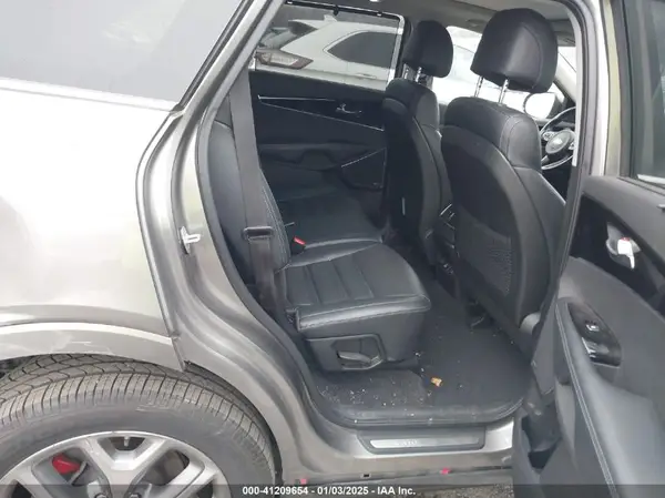 5XYPKDA5XHG261958 2017 KIA SORENTO - Image 8