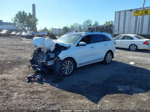 5XYPKDA5XHG303898 2017 KIA SORENTO - Image 2