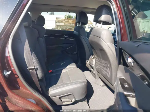 5XYPKDA5XHG307983 2017 KIA SORENTO - Image 8