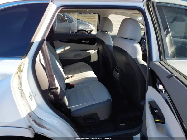5XYPKDA5XHG322600 2017 KIA SORENTO - Image 8