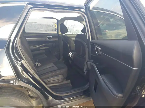 5XYRG4LC0NG085181 2022 KIA SORENTO - Image 8