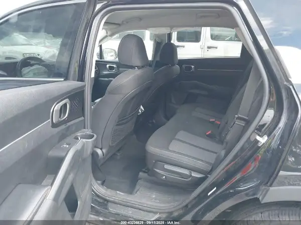 5XYRG4LC1MG021049 2021 KIA SORENTO - Image 8
