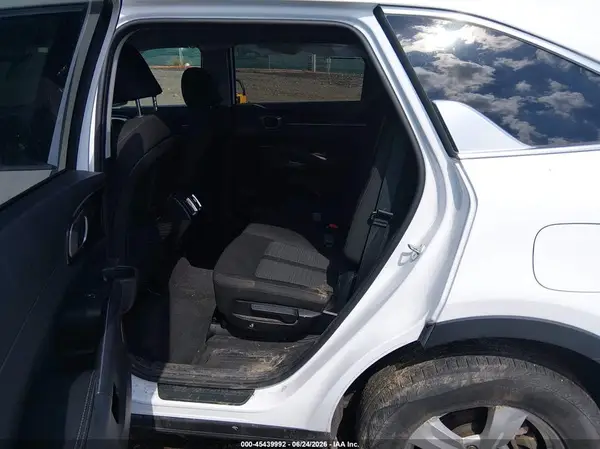 5XYRG4LC4PG218575 2023 KIA SORENTO - Image 8