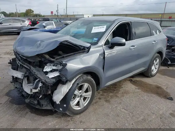 5XYRG4LC8NG076423 2022 KIA SORENTO - Image 2