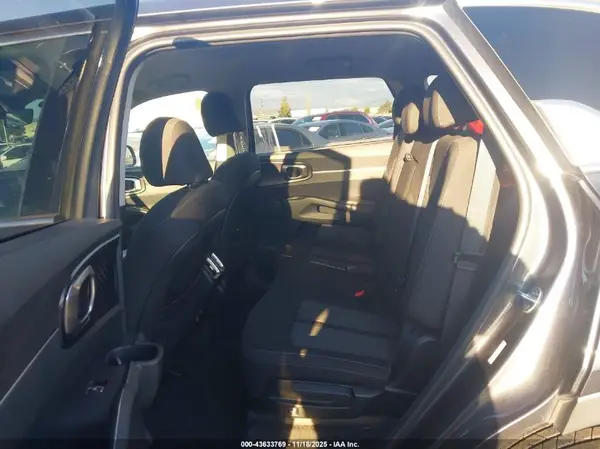 5XYRG4LCXPG177496 2023 KIA SORENTO - Image 8