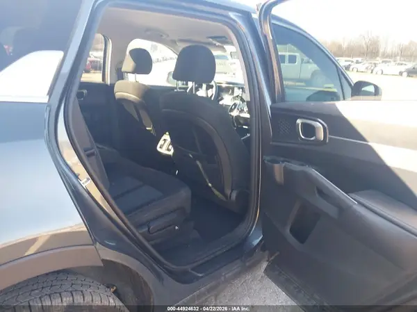 5XYRGDLC1NG108175 2022 KIA SORENTO - Image 8