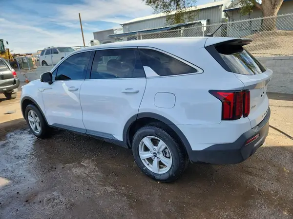 5XYRGDLC5NG110561 2022 KIA SORENTO - Image 2