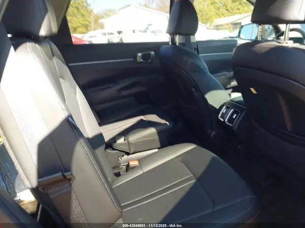 5XYRHDJF4SG360640 2025 KIA SORENTO - Image 8