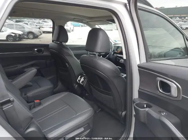 5XYRHDJF5SG325203 2025 KIA SORENTO - Image 8