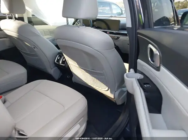 5XYRK4JFXSG376679 2025 KIA SORENTO - Image 8