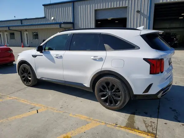 5XYRK4LF1MG032867 2021 KIA SORENTO - Image 2