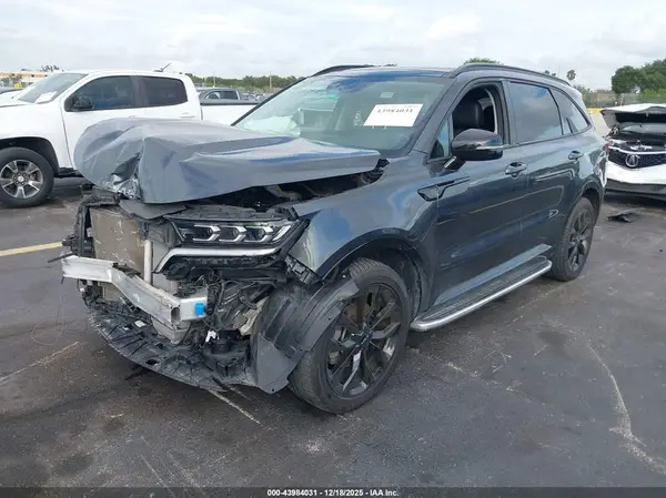 5XYRK4LF2NG098636 2022 KIA SORENTO - Image 2