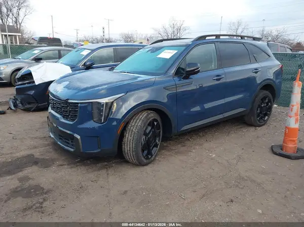 5XYRKDJF2SG386722 2025 KIA SORENTO - Image 2