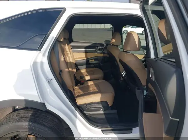 5XYRKDJF4RG304225 2024 KIA SORENTO - Image 8