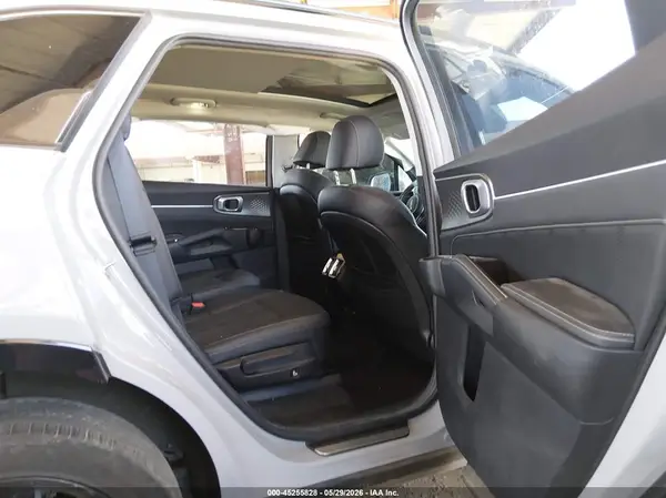 5XYRKDLF0NG107060 2022 KIA SORENTO - Image 8