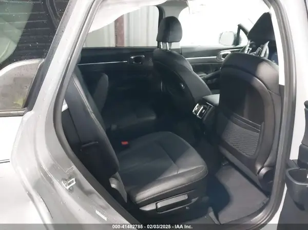 5XYRKDLF2PG209611 2023 KIA SORENTO - Image 8