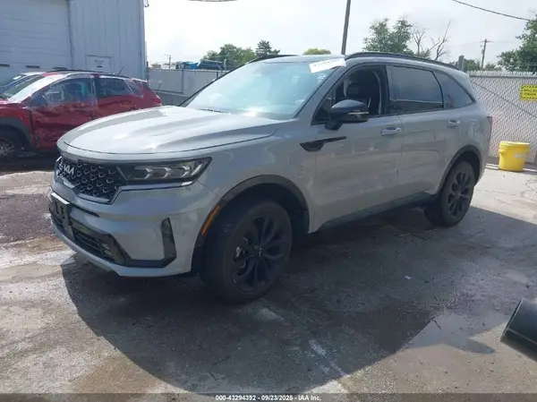 5XYRKDLF4PG214163 2023 KIA SORENTO - Image 2