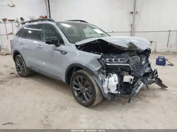 5XYRKDLF6NG106303 2022 KIA SORENTO - Image 1
