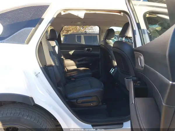5XYRKDLF7MG018617 2021 KIA SORENTO - Image 8