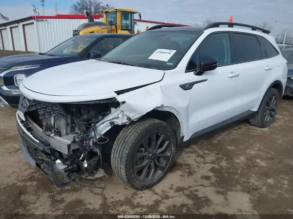 5XYRKDLF7MG032596 2021 KIA SORENTO - Image 2