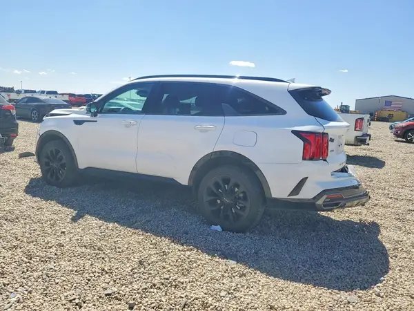 5XYRKDLF8NG081856 2022 KIA SORENTO - Image 2