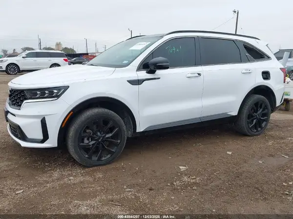 5XYRKDLF9MG010664 2021 KIA SORENTO - Image 2
