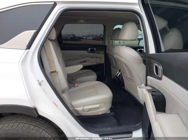 5XYRKDLF9MG010664 2021 KIA SORENTO - Image 8