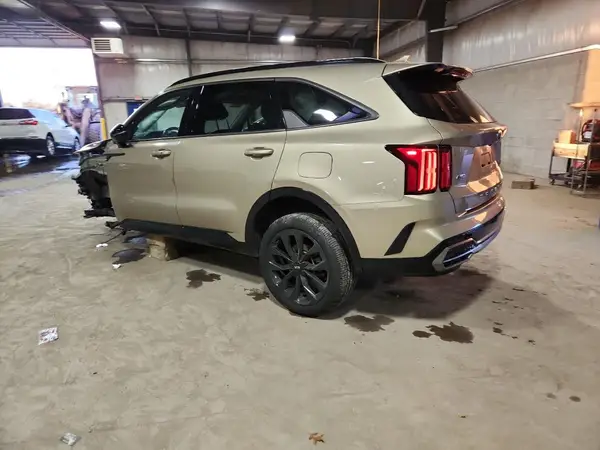 5XYRKDLF9MG017856 2021 KIA SORENTO - Image 2