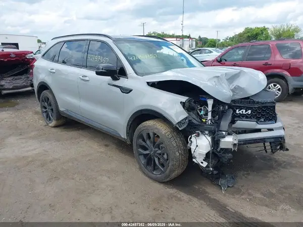 5XYRKDLF9NG117053 2022 KIA SORENTO - Image 1
