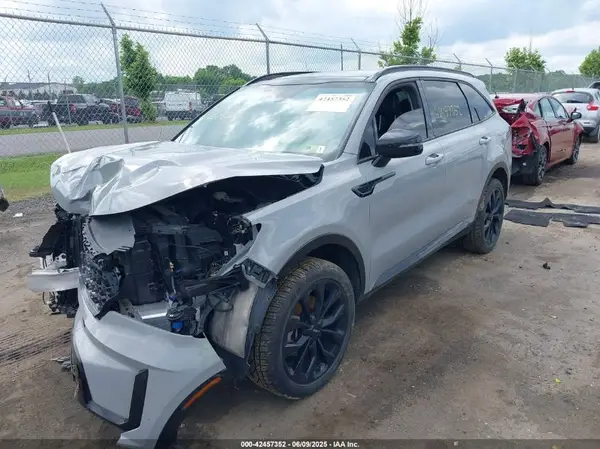 5XYRKDLF9NG117053 2022 KIA SORENTO - Image 2