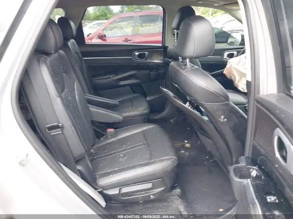 5XYRKDLF9NG117053 2022 KIA SORENTO - Image 8