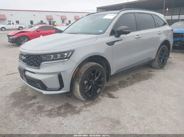 5XYRKDLF9PG181659 2023 KIA SORENTO - Image 2